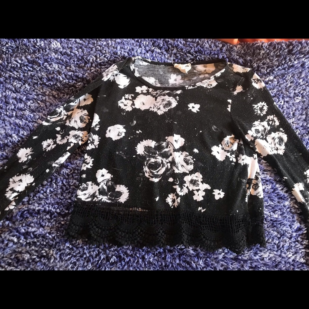 Black white flower long sleeve shirt